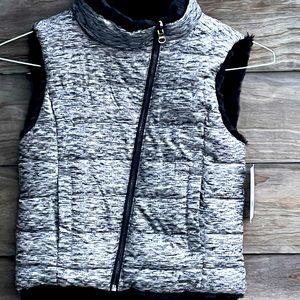 COPY - Stylish 2-Way Girls Puffer Vest! JUSTICE (EUC, Size 8) Faux Fur Flips to…